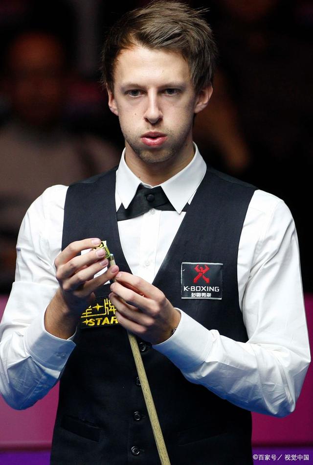 使得他的左 使得他的左